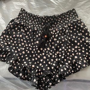 No Boundaries Size:M (7-9) rip in 2nd picture